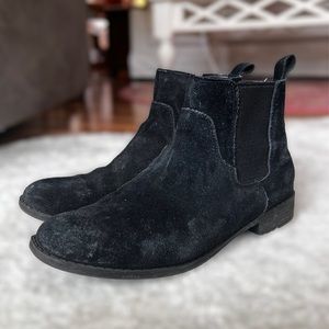 Black Chelsea Boots